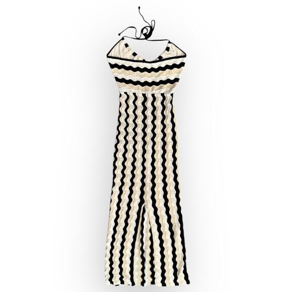 Elegant Black and White Swim Coverup - Picture 4 of 9